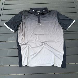Oakley Men's Grey and Black Polo-shirts